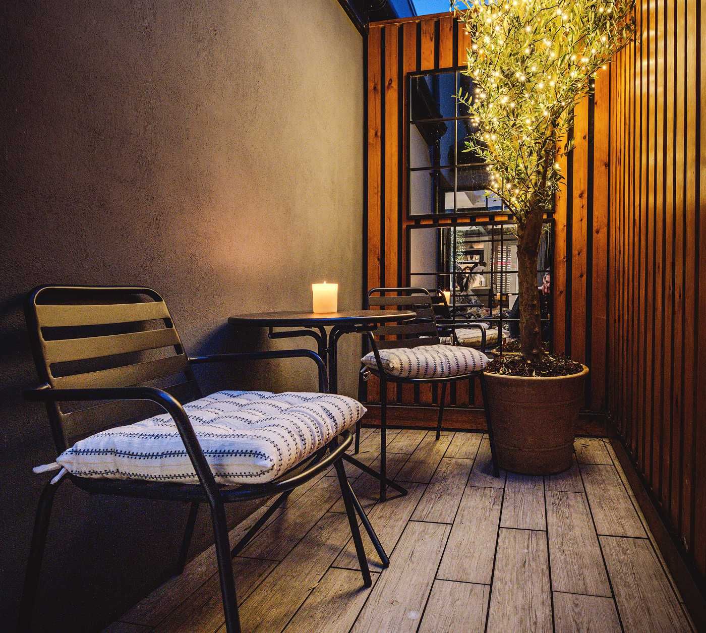 Atlantic Interiors Home Hero Bed & Lamp