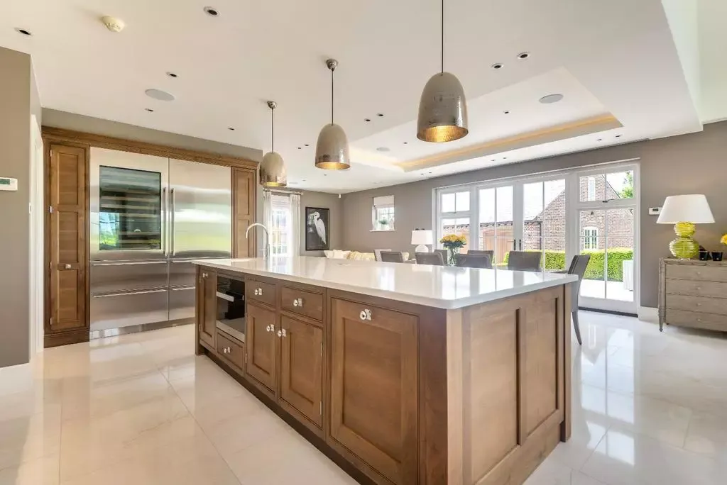 Atlantic Interiors Home Hero Bed & Lamp